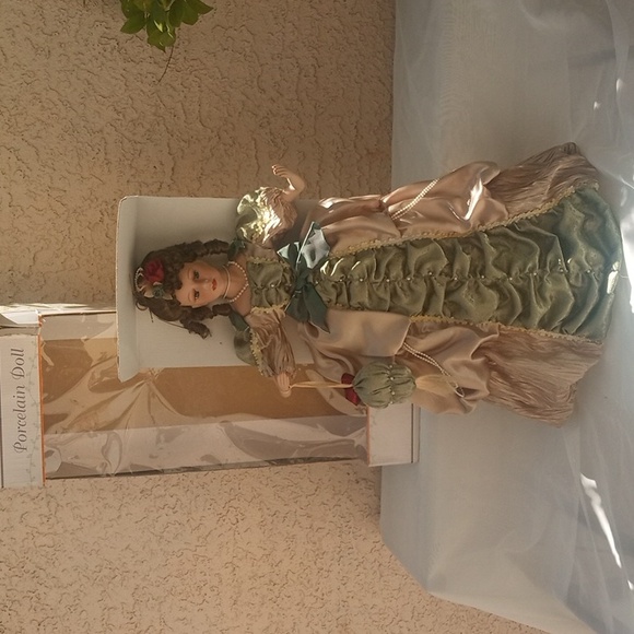 Victorian Porcelain Doll w Box 17" Midwestern Home Products - Picture 8 of 15